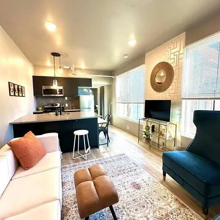 King Bed Suite-Free Parking-Prime Location